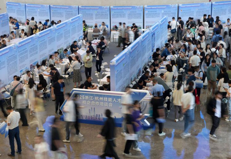 镜观·回响丨筑牢就业“压舱石” 守护群众幸福感